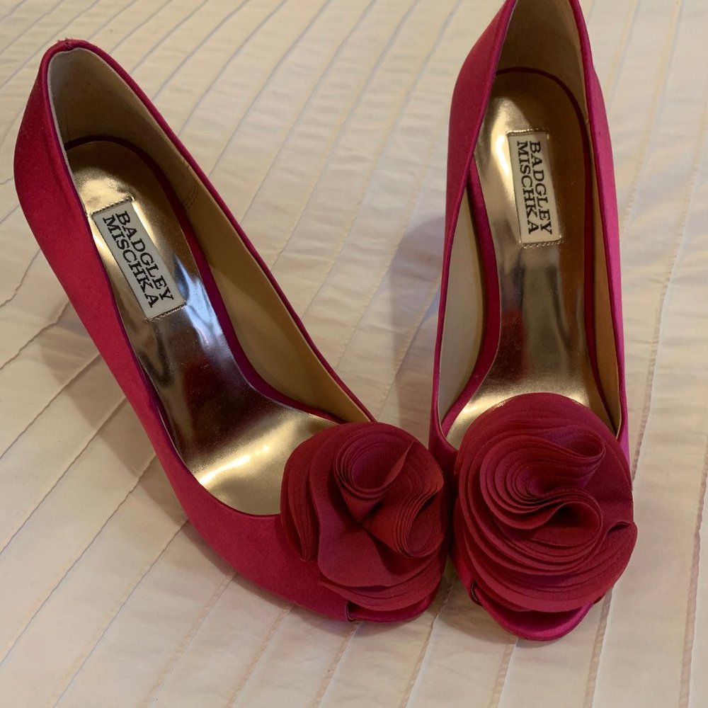 BADGLEY MISCHKA BRAND NEW PINK PEEP TOE SATIN SHOES
